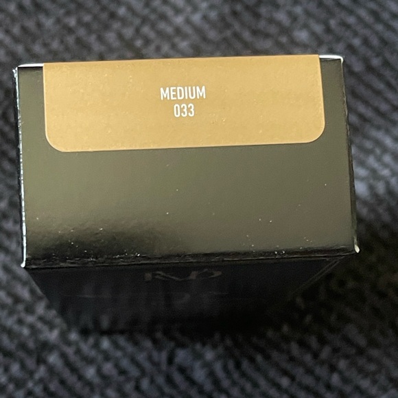 KVD Good Apple Medium 033 Full-Coverage Transfer-Proof Serum Foundation - Picture 5 of 6